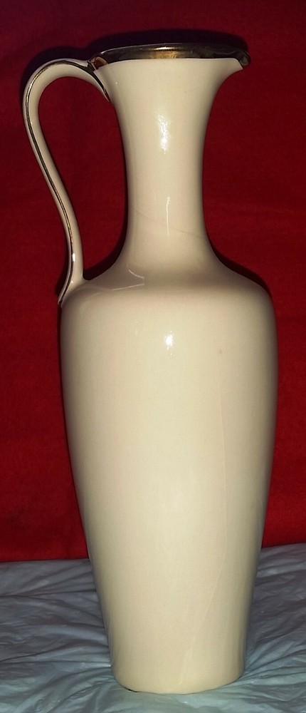 Fine Porcelain Bone China Vase.