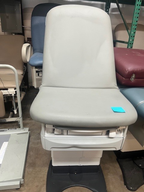 Midmark 626 Power Examination Table