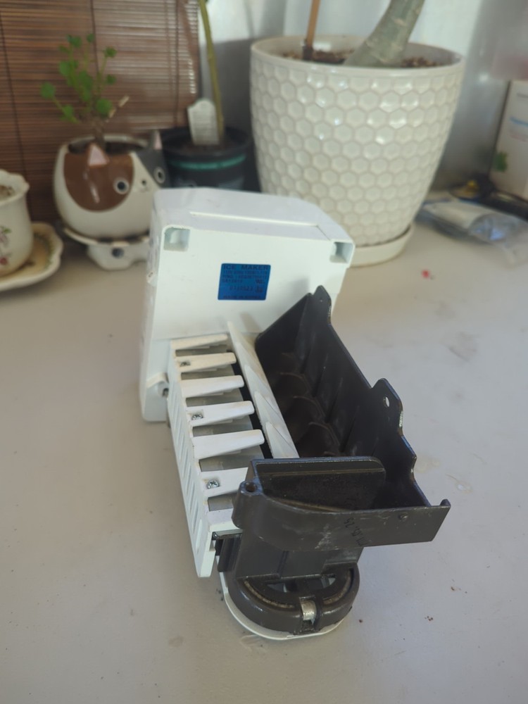 LG AEQ36756912 Refrigerator Ice Maker