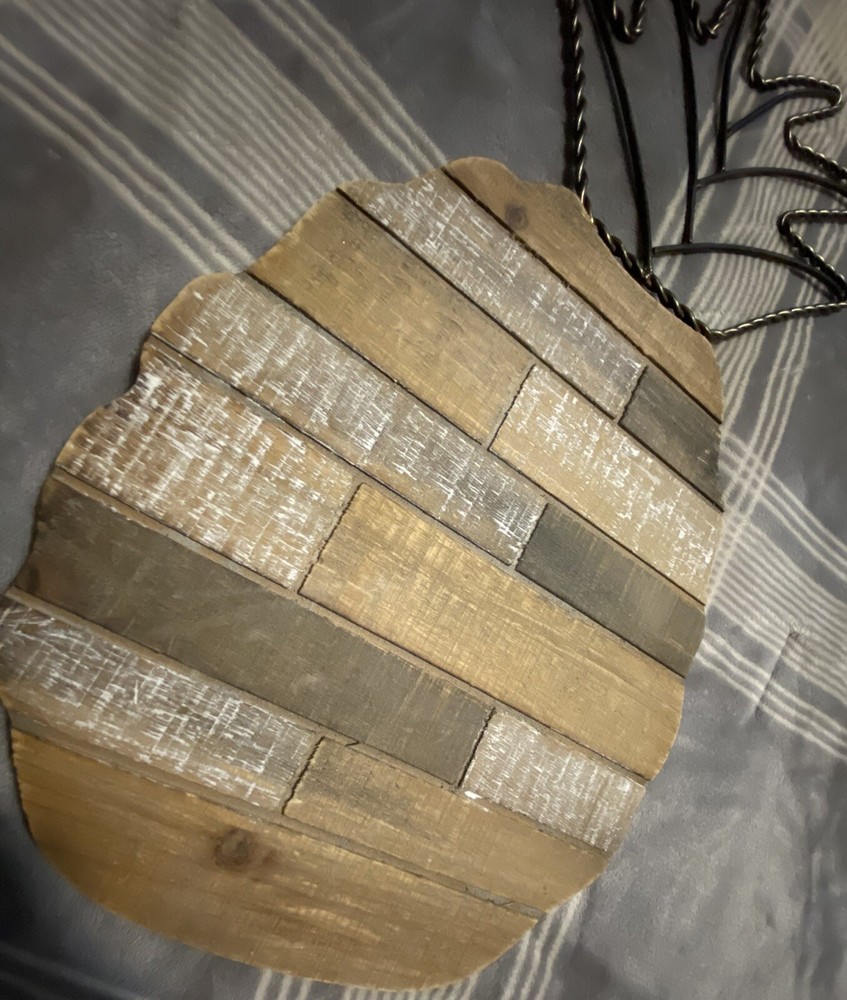 Reclaimed Wood Textured Pineapple Shaped Wall Decor