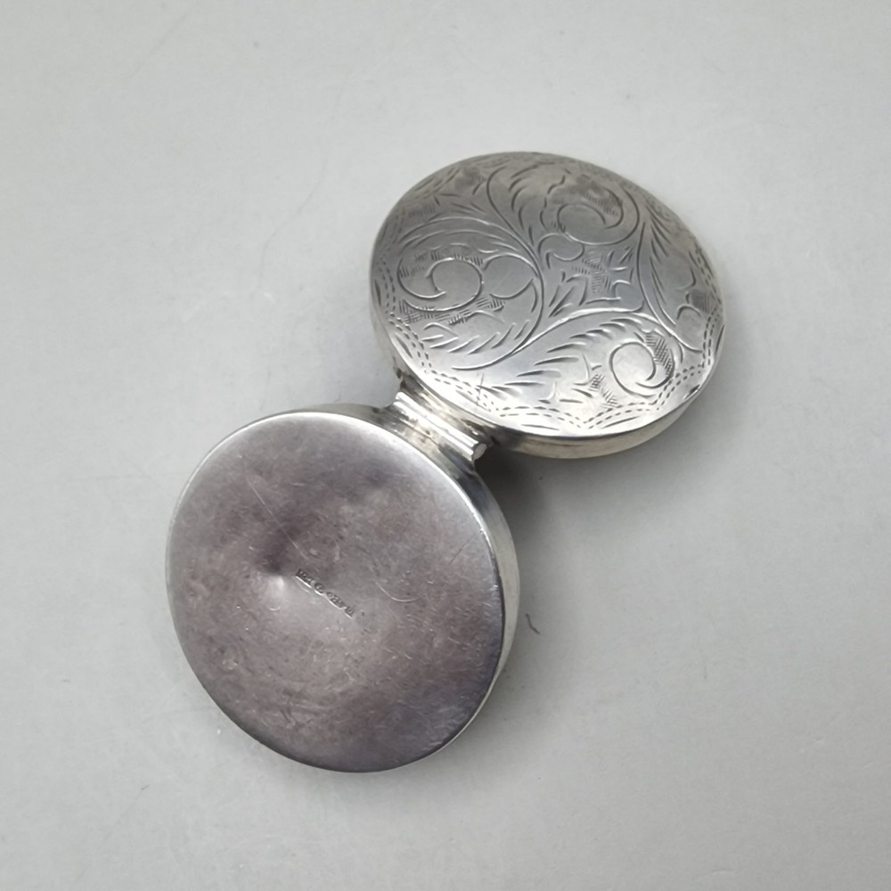 Superb Solid Silver Snuff/Pill Box by Mark Houghton Ltd London 1994