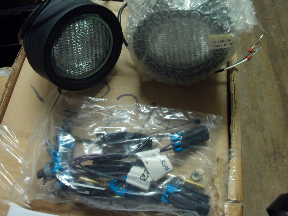 JOHN DEERE - AUX WORK LIGHT KIT - LVB25720 - LGSH10