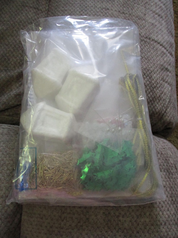NIP!!! SEQUIN ORNAMENT KIT GLOWING LANTERN MAKES 3