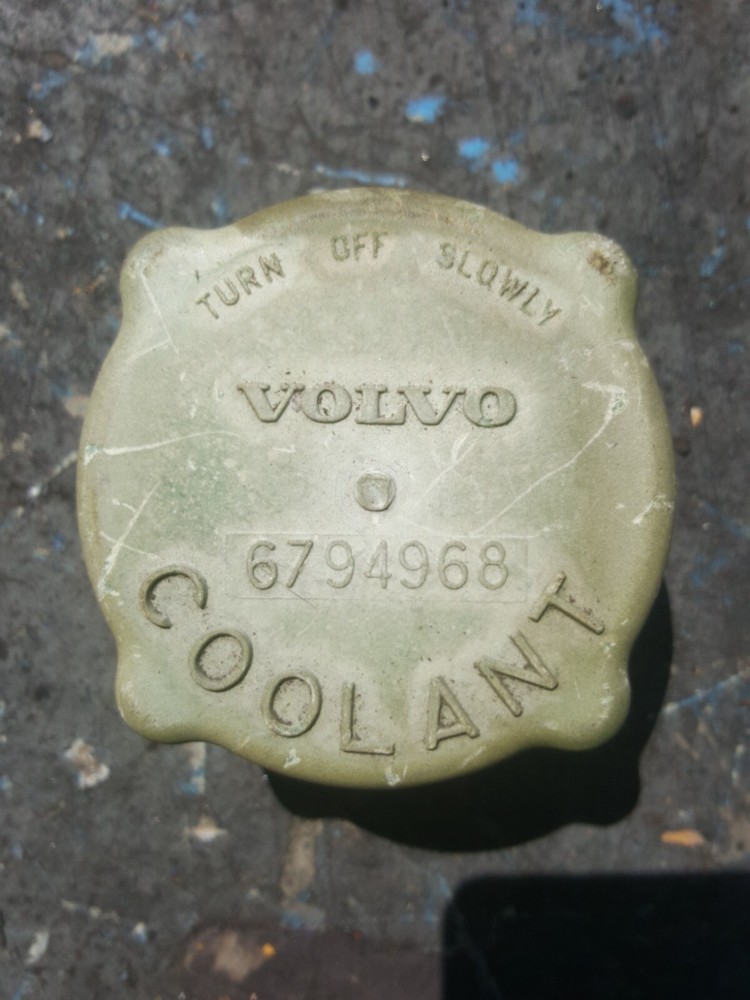 GENUINE VOLVO COOLANT FILLER CAP 6794968