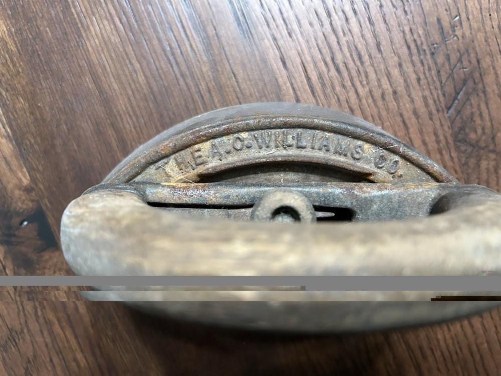 Antique Flat Cast Iron (Sad Iron)