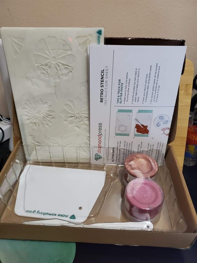 DP Stencil and Glitter Paste Retro Set gently used