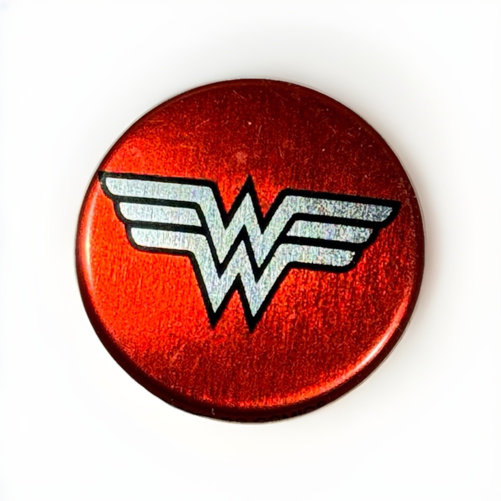 Wonder Woman DC Comics Red Shield Pin Button Pinback 2002