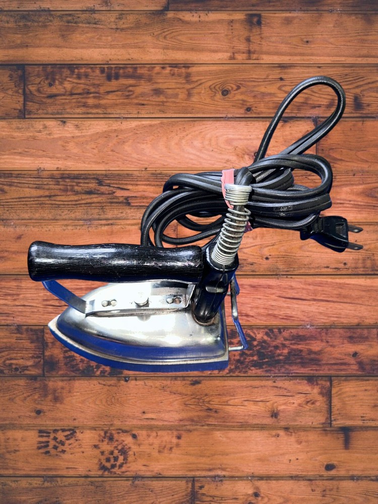 1930's Prilect Universal Electric Child's Iron England