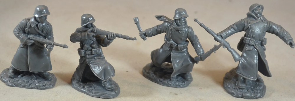 TSSD WWII German Long Coats and Russian Infantry Combo Set