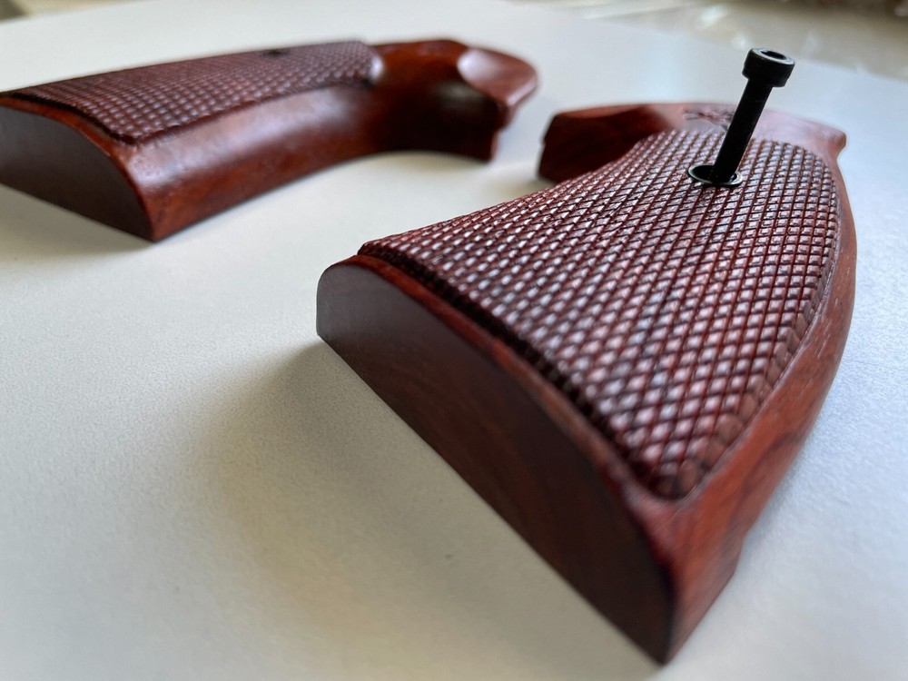 Premium Handmade grips for COLT PYTHON grips (I, E FRAME) Checker on wood