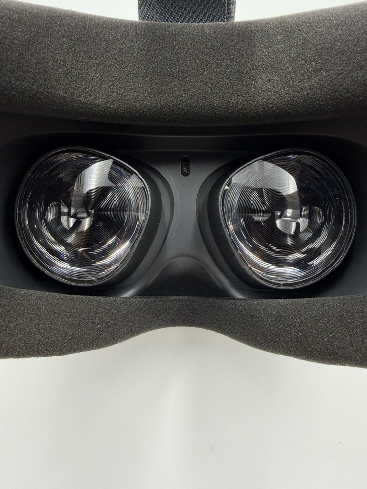 Meta Oculus Quest 2 256GB VR Elite Strap with Battery + Case Tested