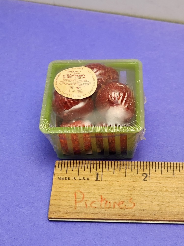 Vintage 1980 Leaf STRAWBERRY PATCH Fruit Basket Bubble Gum Container candy