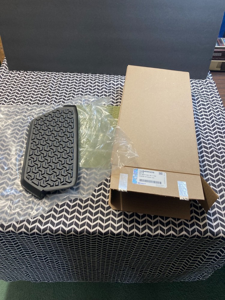 Genuine GM Step Pad 84656455