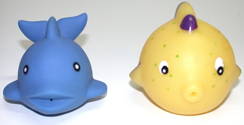 6 Pcs Children's Assorted Pool and Bath Floaty Squirty Toys