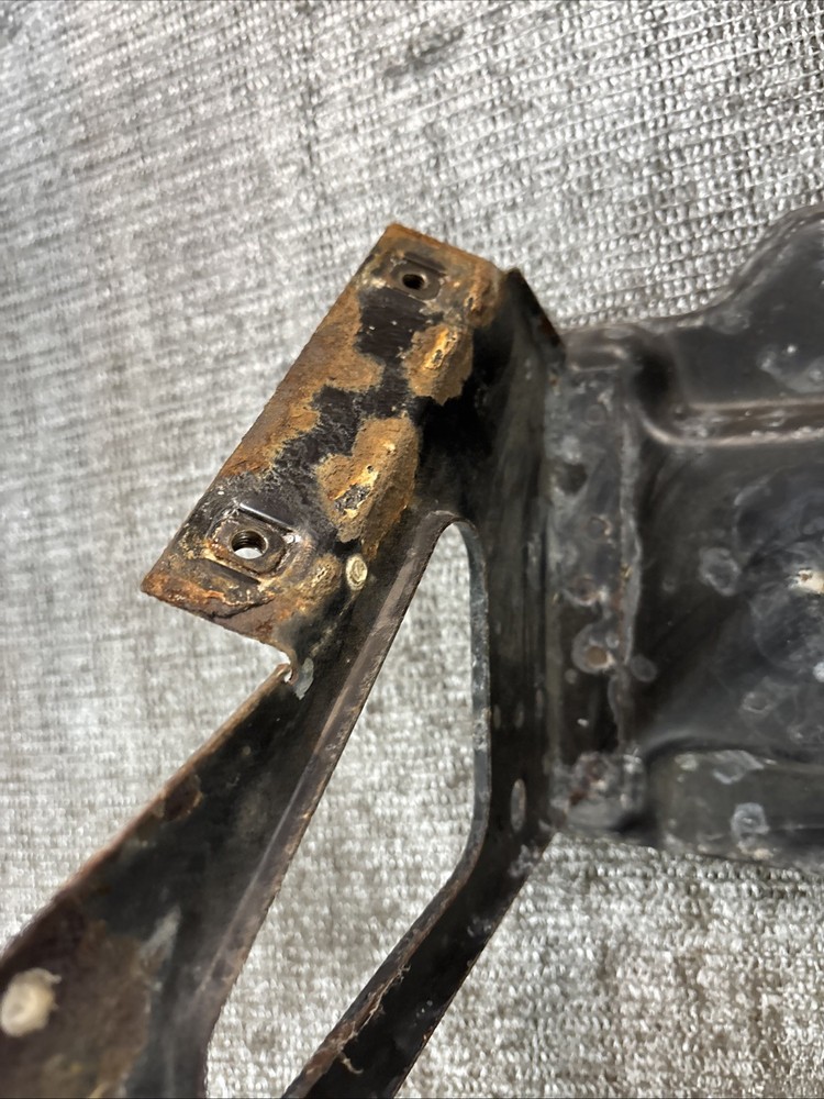 gmc sierra 3500 battery tray 2000
