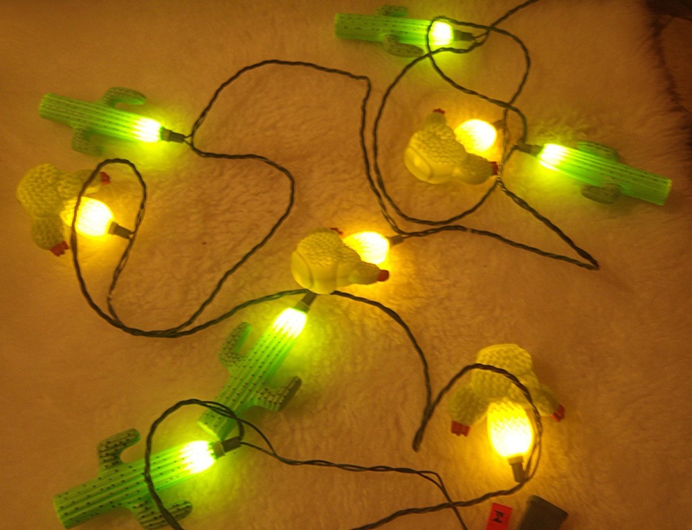 CACTUS Christmas Tree LIGHT String Plastic Blow Mold Prickly Saguaro Vintage
