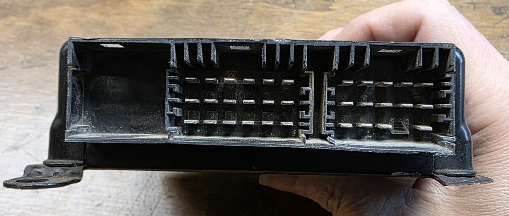 Used WABCO ABS Control Module 413822 446 004 603 0 (BROKEN BRACKET)