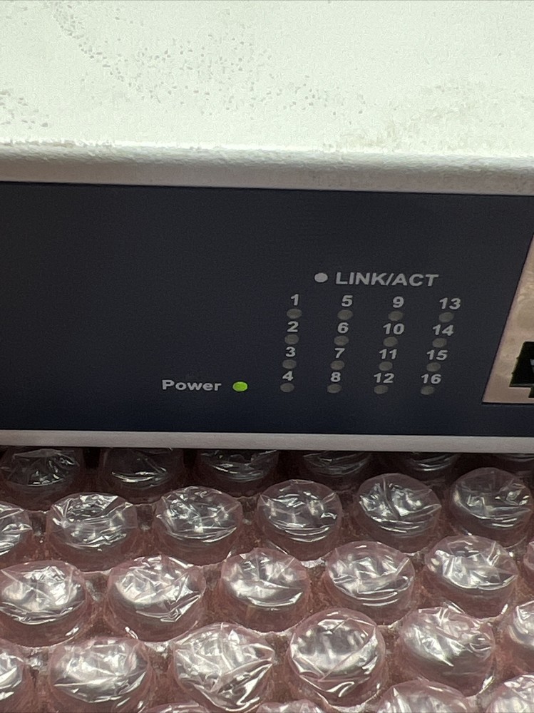 Used CNet Power Switch Ethernet Switch CSH-1600 With AC Cable