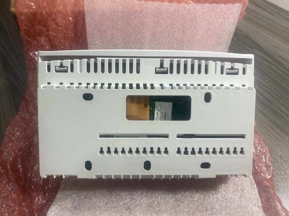 Johnson Controls DMQ-1000-1 Thermostat Wall-Mount - Enhanced Customer Interface