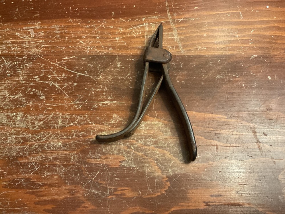 Unknown Tool - Works Like Clamp?? 4” Long