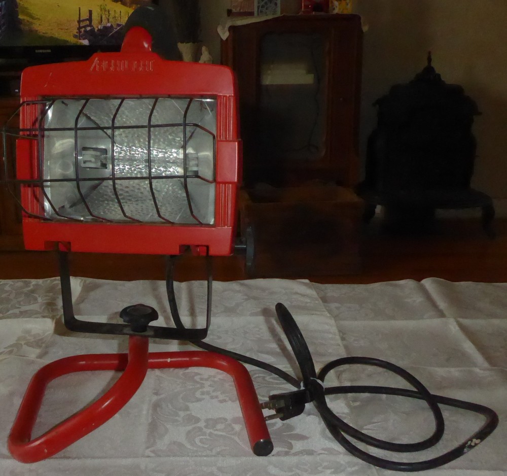RightLight 120 Volt / 60HZ / 500 Halogen Work Light