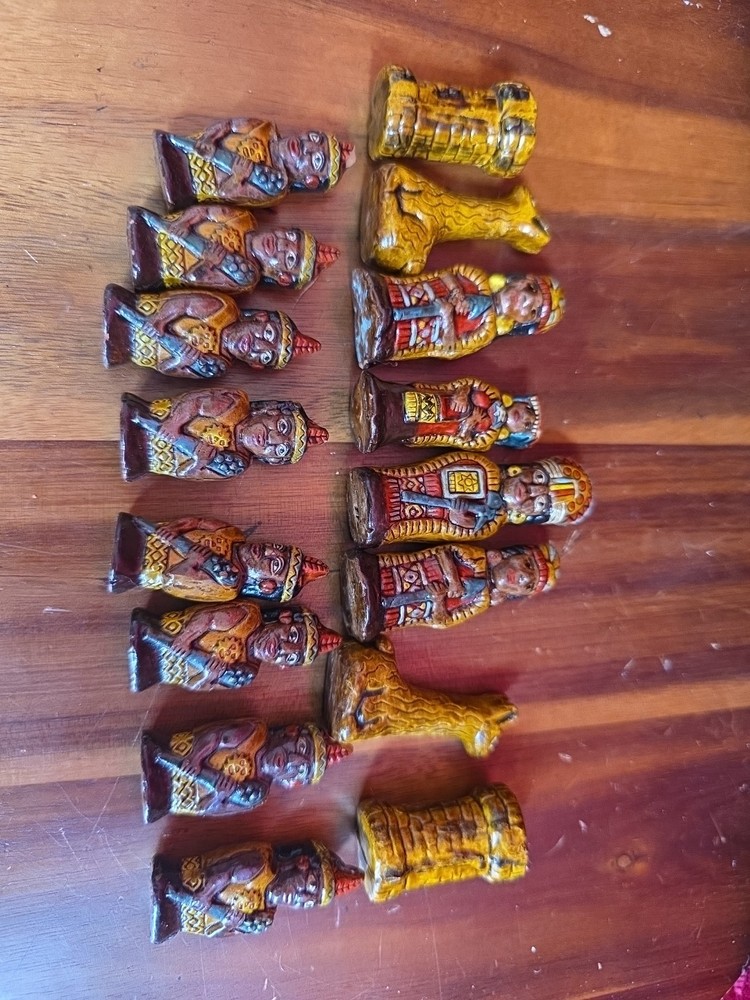 VINTAGE CHESS PIECES AZTEC MAYAN 16 Pieces