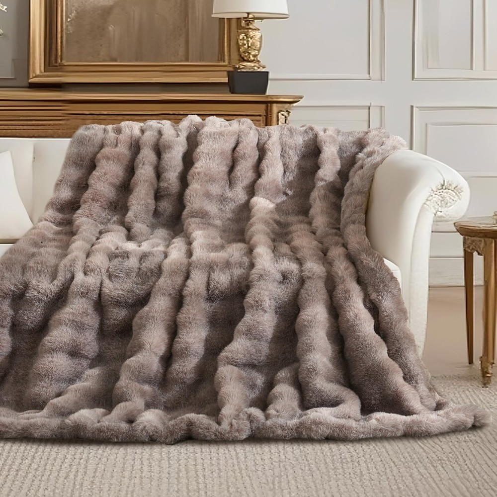 Faux Fur Throw Blanket for Couch, Ultra Soft Fuzzy Plush Bubble Throw for Sof...