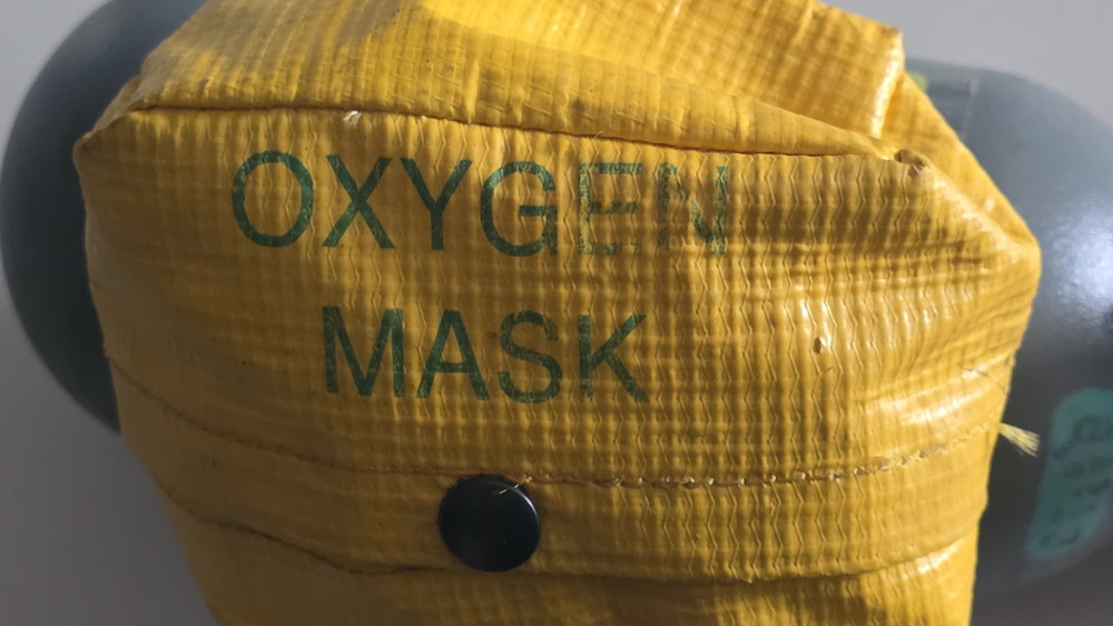 SCOTT 5500-A1U-BF25A - PORTABLE OXYGEN UNIT + OXY MASK -AVOX SYSTEMS