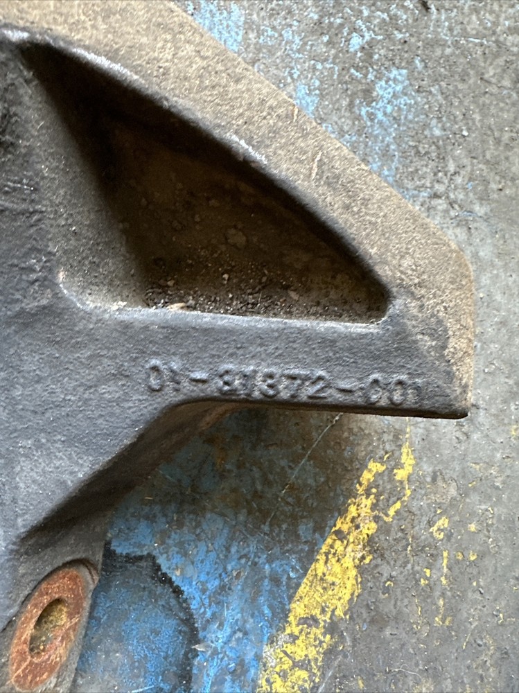 Detroit DD15 Engine Rear Mount 01-31372-001