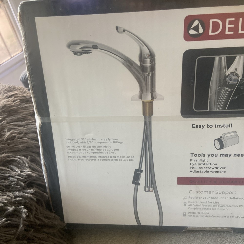 Delta Kitchen Cicero Single-Handle Pull-Out Sprayer Kitchen Faucet in Chrome wit