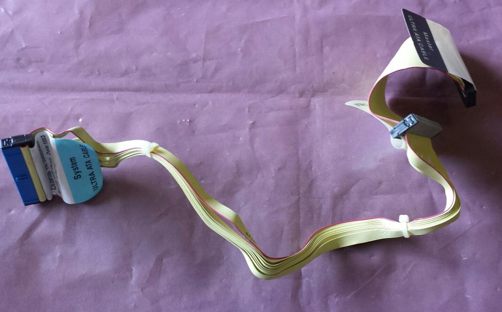 Quanta Yellow ULTRA ATA CABLE MASTER SLAVE SYSTEM From Gateway 980 Server