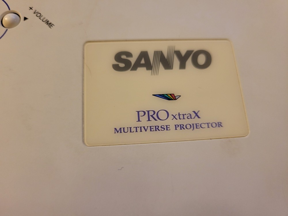 Sanyo PLC-XU73 Pro xtraX Multiverse Projector