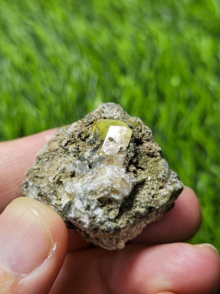 25 Gram Sphene Specimen From Pakistan