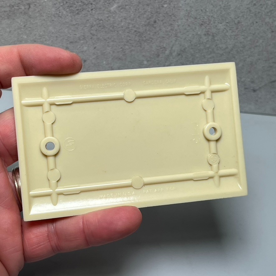 Vintage P&S Art Deco Ivory Plain Bakelite Solid Plate Cover
