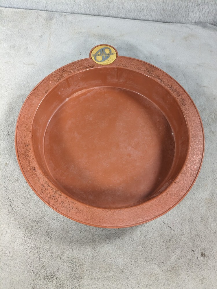 Smartware Silicone Bakeware Flexible 8" Round Cake Pan - Dirty