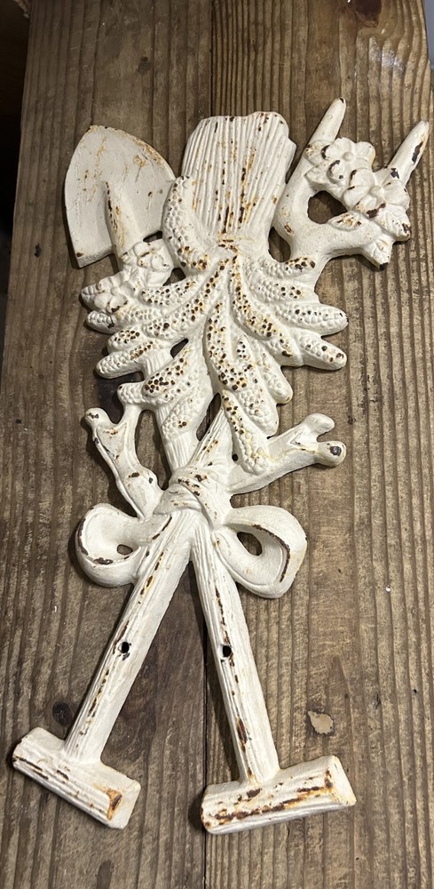 Cast Iron Shovel & Fork Wall Decor