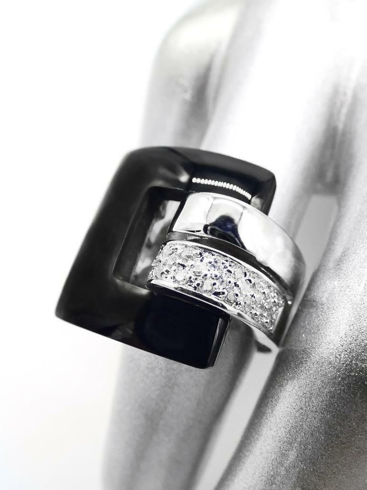 EXQUISITE 18kt White Gold Plated Square Black Onyx Crystals Double Loop Ring NEW