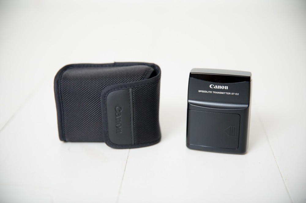 Canon Speedlite Transmitter ST-E2 and Case NEW