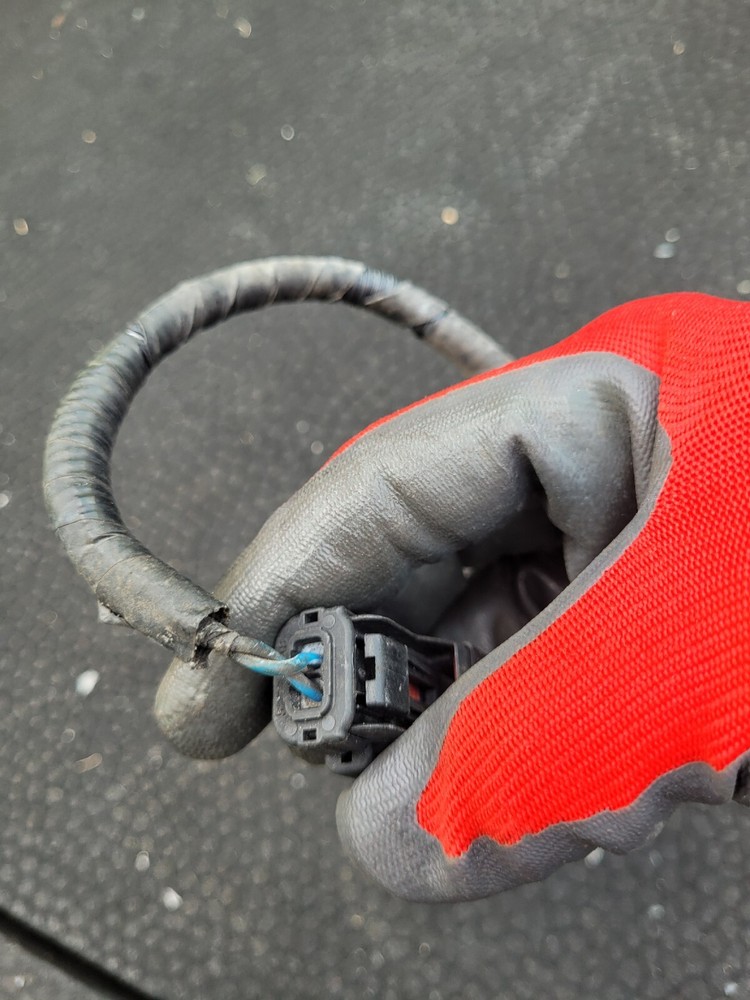 2013 CHRYSLER 200 Engine Bay Radiator Support Wire Harness Pigtail