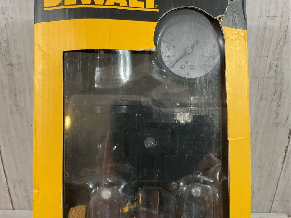DEWALT 3/8" NPT Filter Regulator Lubricator DXCM019-0352