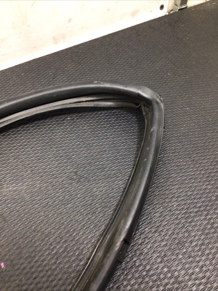 2008 Hyundai Sonata - Left Driver Front Window Run Channel