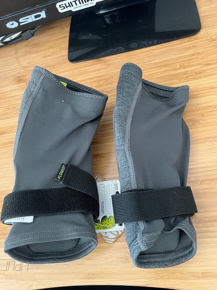 iXS Carve Evo+ Elbow Pads: Gray MD