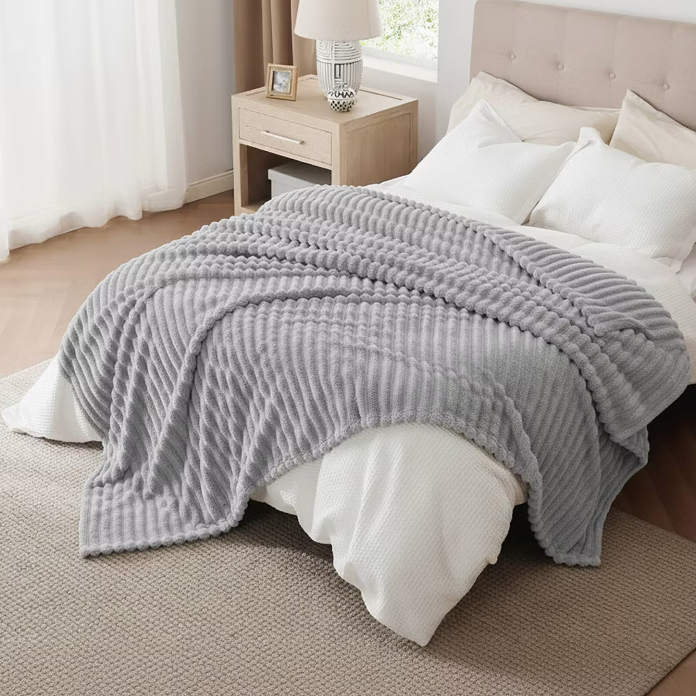Bedsure Full/Queen Plush Blanket Light Gray