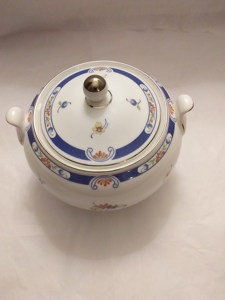 Wedgewood Colbert Globe Shaped Sugar Bowl With Lid. Discontinued Item.