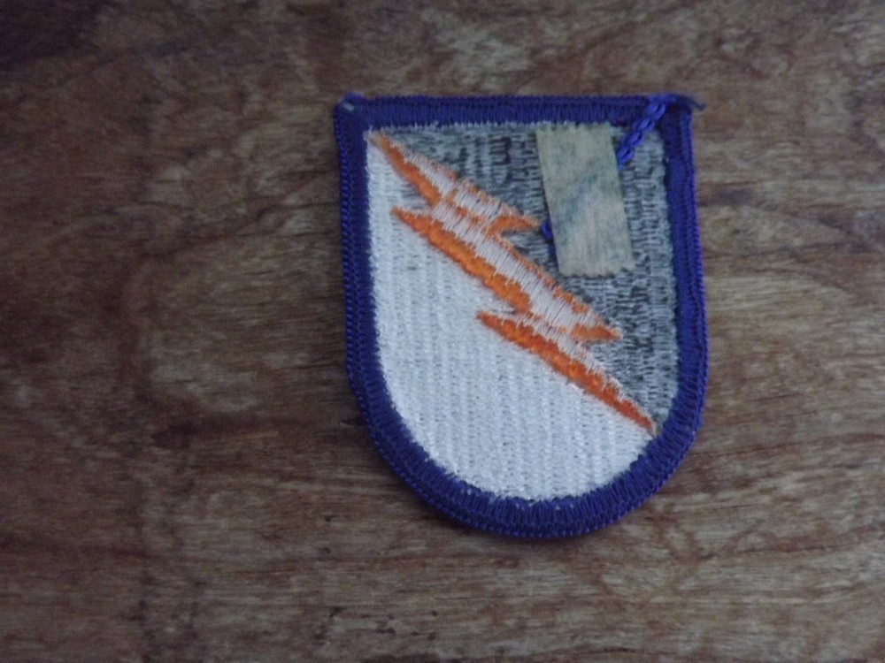 Unidentified Army Beret Flash - INV# C1519