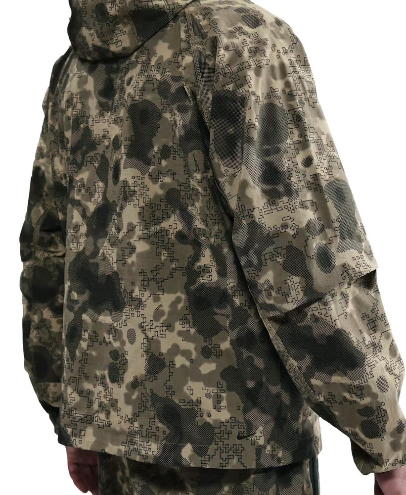 Size Medium - Nike Tech Men's Dri-FIT Woven Camo Windrunner Full Zip Jacket
