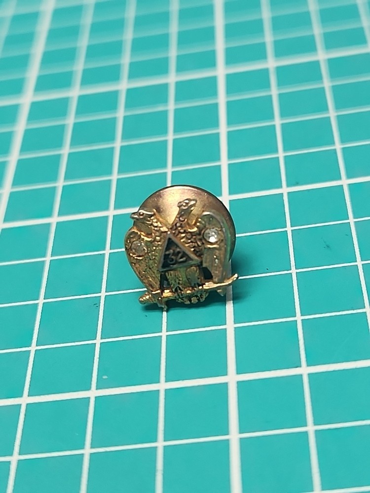 Vtg Freemason Masonic Scottish Rite Tiny Double Eagle Gold Tone Lapel Pin