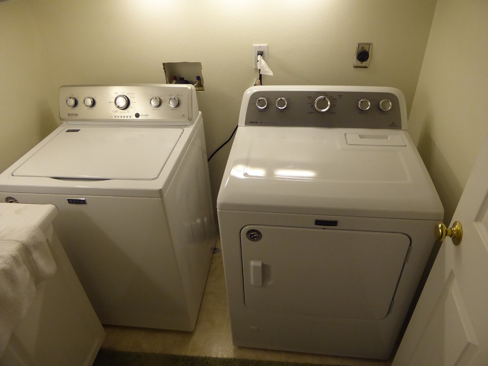 Maytag Washer / Dryer set in Simi Valley