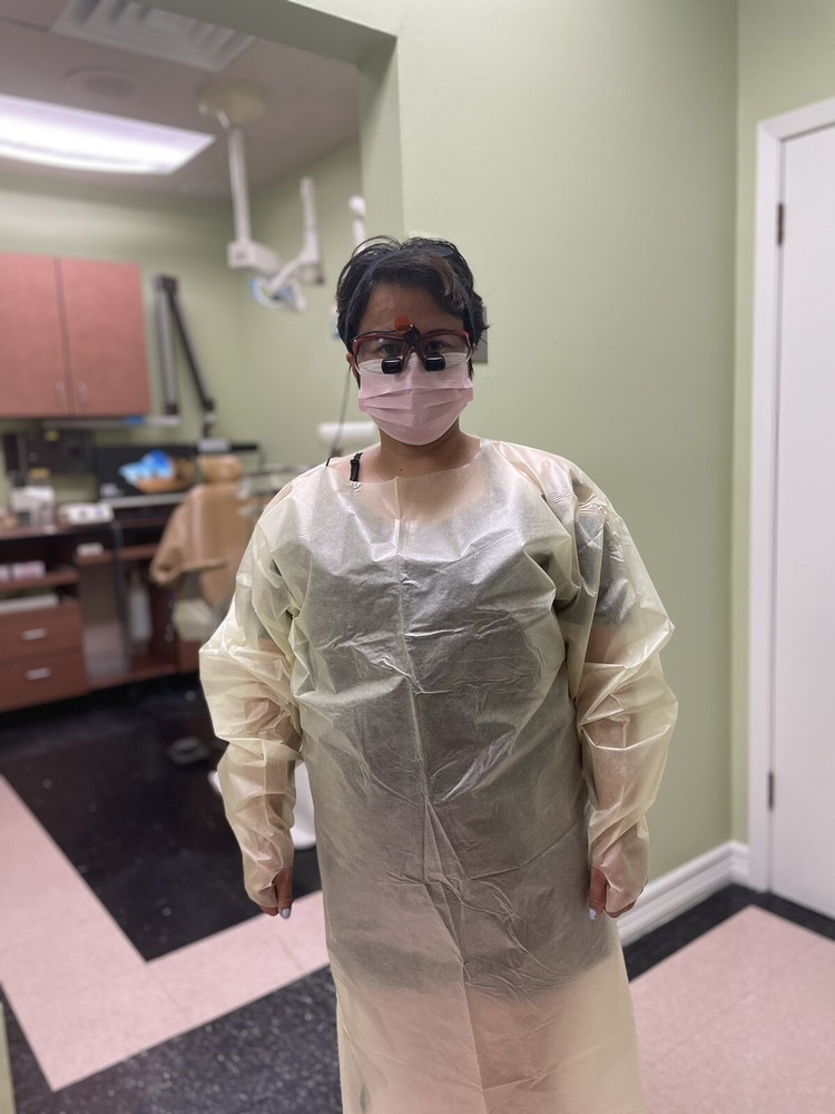 Disposable gowns 10 - One Size Fits Most
