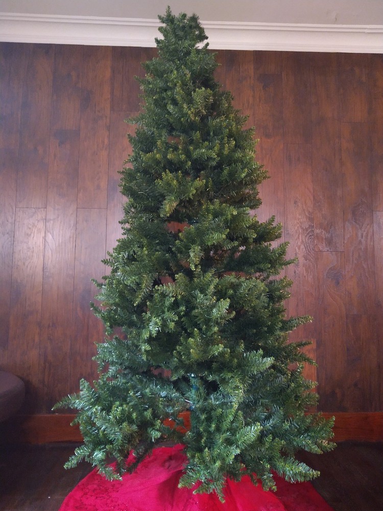 Christmas Tree-Classic and realistic fir